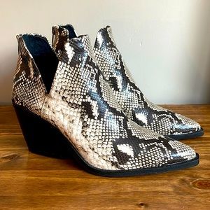 Vince Camuto | Faux Snake Booties | Size 9
